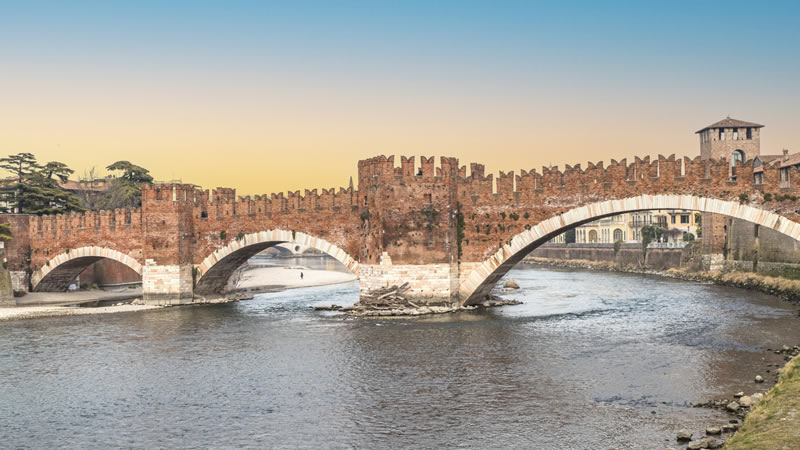 Euromotorhome - Descubre el encanto de Verona con tu autocaravana alquiler Barcelona