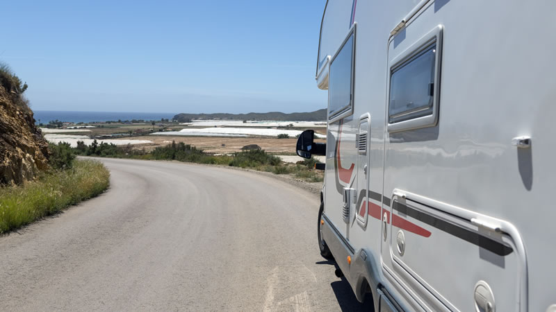Euromotorhome - Alquilar autocaravana barata: trucos reales para viajar más y gastar menos en 2026